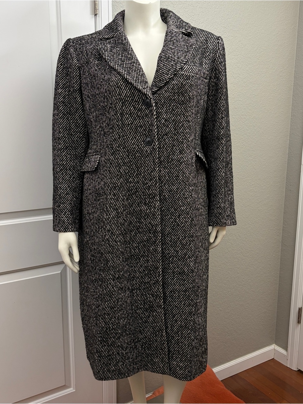 Aligne Women's Black and White Herringbone Pea Coat - Size 16